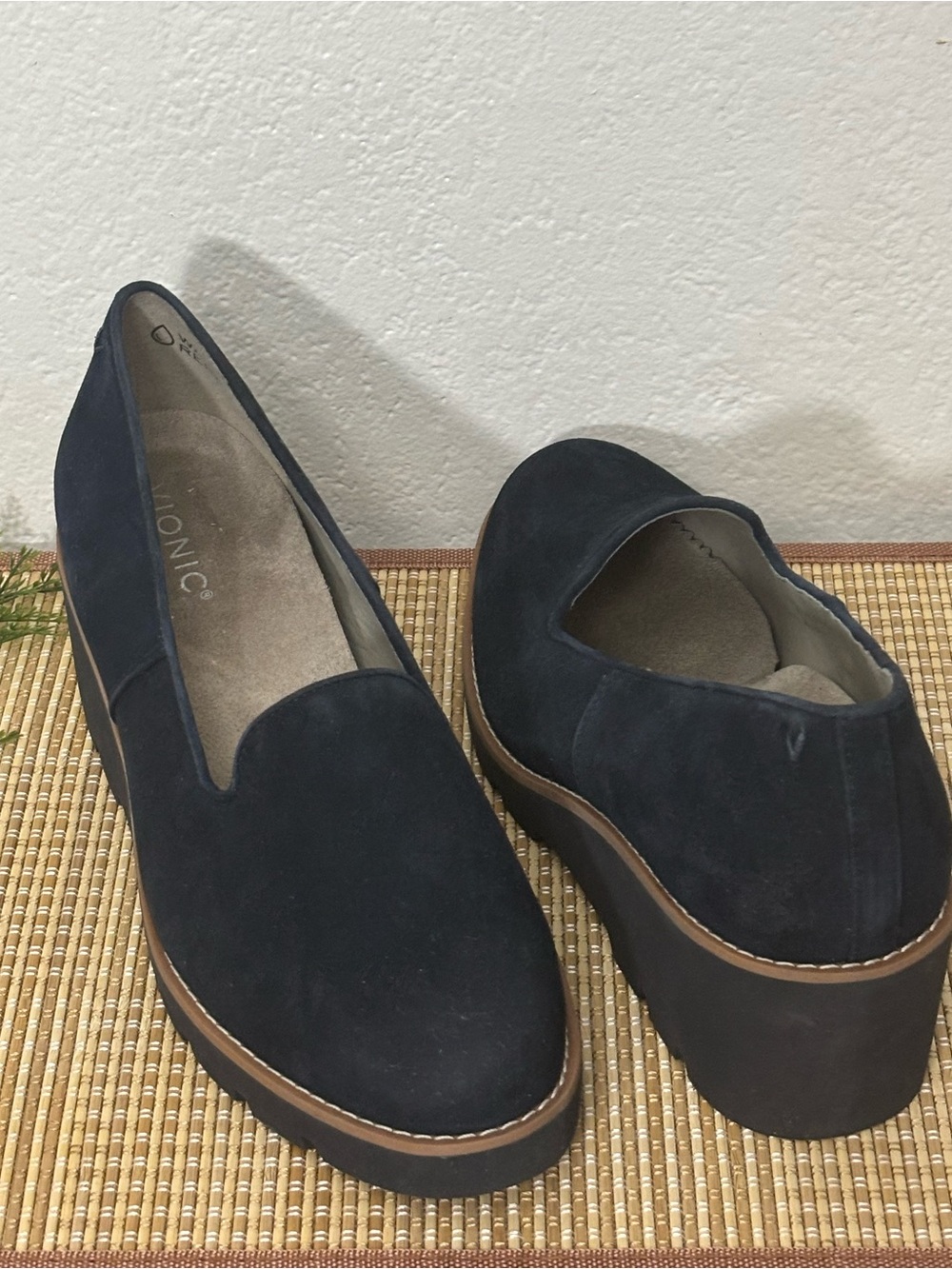 VIONIC Woman WILLA Wedge Navy Blue Slip On Loafers Size: 9.5